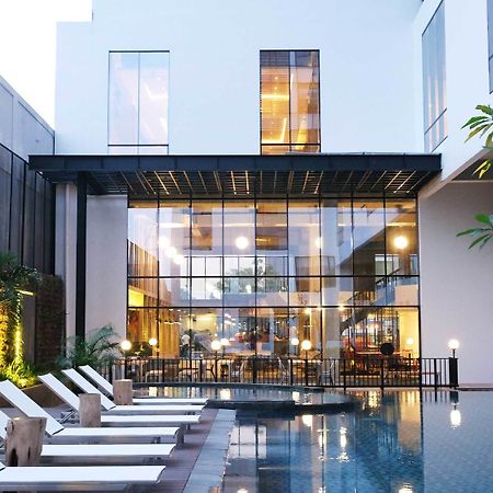 Gaia Cosmo Hotel Джокьякарта Экстерьер фото
