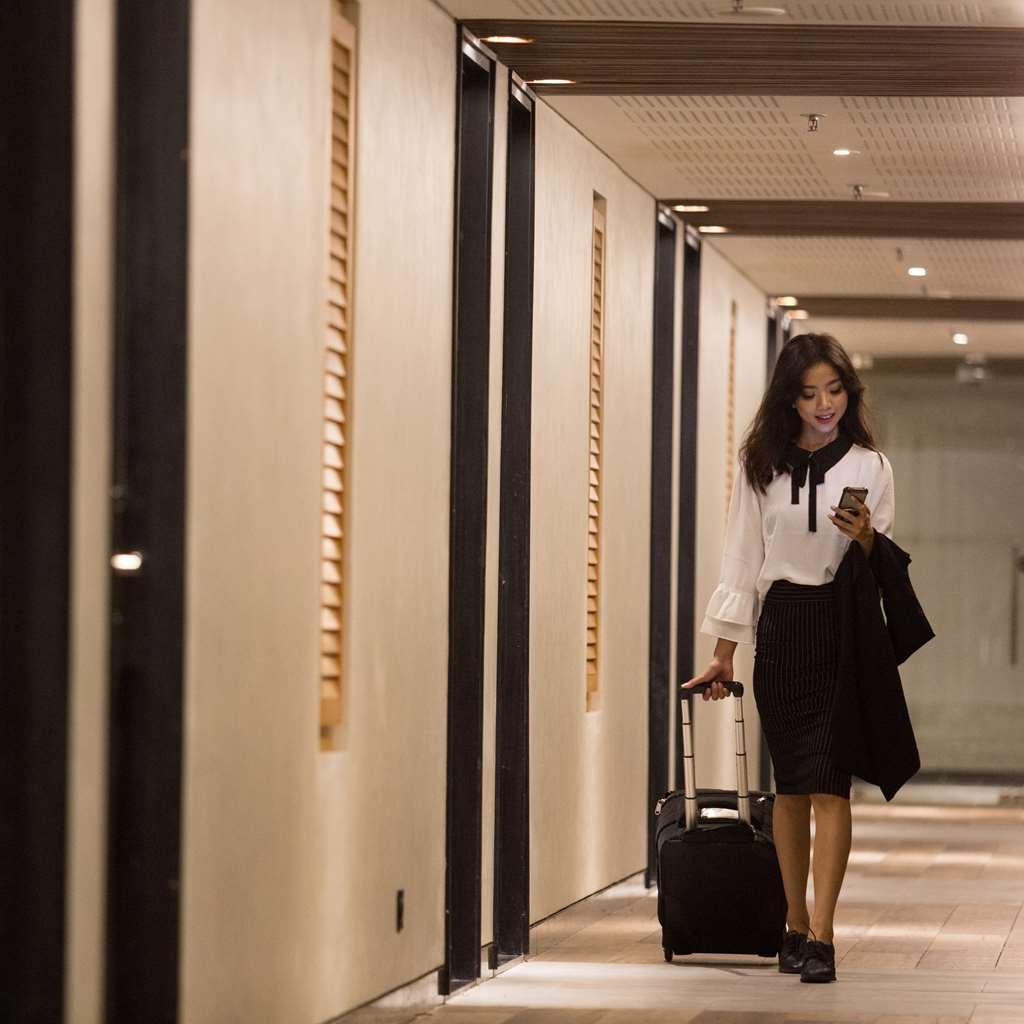 Gaia Cosmo Hotel Джокьякарта Интерьер фото