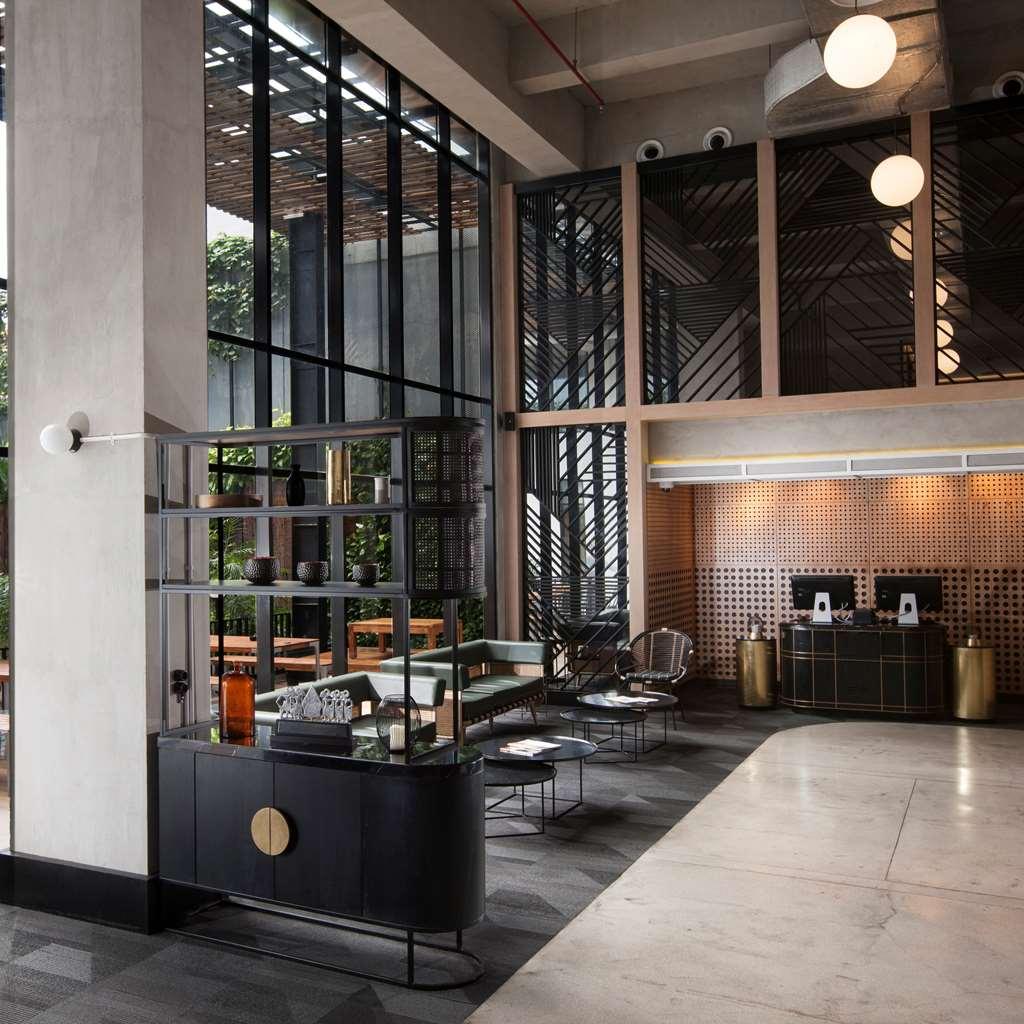 Gaia Cosmo Hotel Джокьякарта Интерьер фото